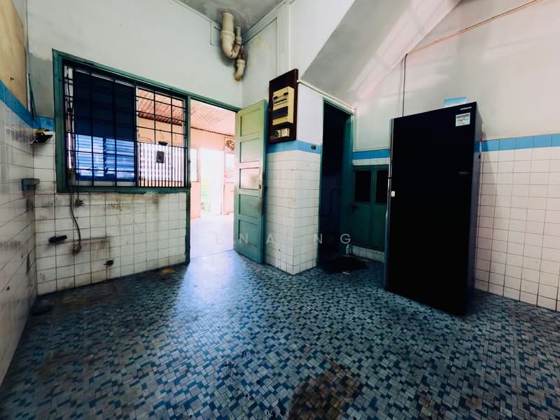 Jalan Ikan Merah Terraced House For Sale at S$ 4,500,000 | PropertyGuru Singapore - Kitchen