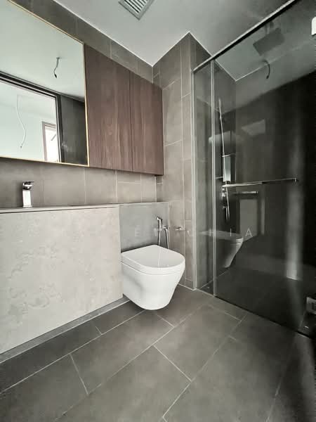 Midtown Modern, 16 Tan Quee Lan Street, 4 Bedrooms, 1,442 sqft, Condominium For Rent, by Tracey Chia, 500074313 - Junior Master Attached Bathroom - PropertyGuru.com.sg