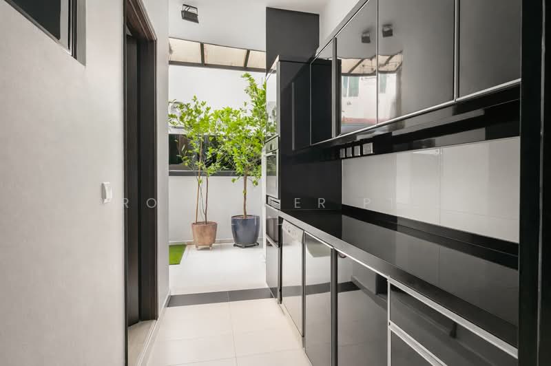 Eastwood Green Terraced House For Sale at S$ 3,400,000 | PropertyGuru Singapore - Kitchen