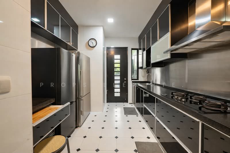 Eastwood Green Terraced House For Sale at S$ 3,400,000 | PropertyGuru Singapore - Kitchen