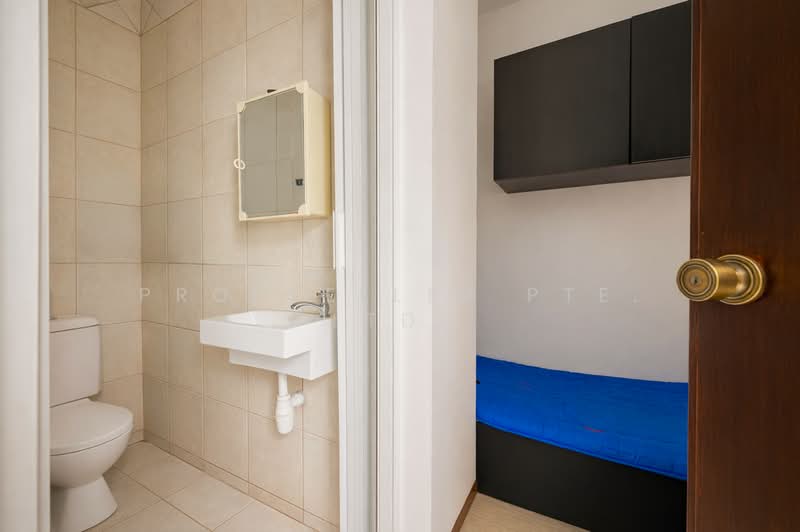 Eastwood Green Terraced House For Sale at S$ 3,400,000 | PropertyGuru Singapore - Bathroom