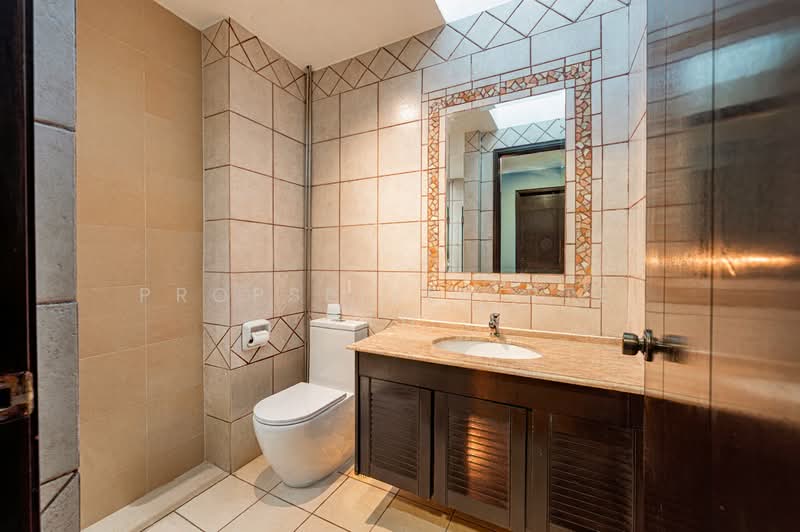 Eastwood Green Terraced House For Sale at S$ 3,400,000 | PropertyGuru Singapore - Bathroom