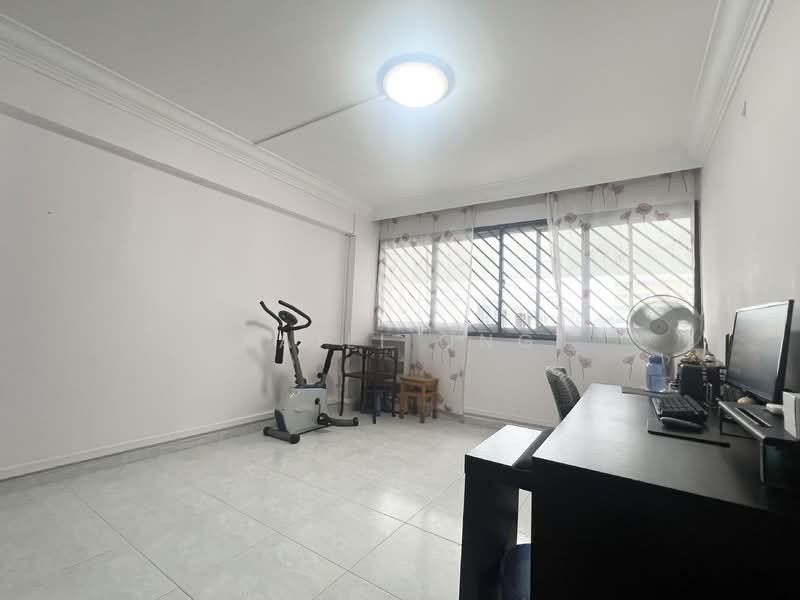 122 Simei Street 1 HDB Flat For Sale at S$ 780,000 | PropertyGuru Singapore - Study