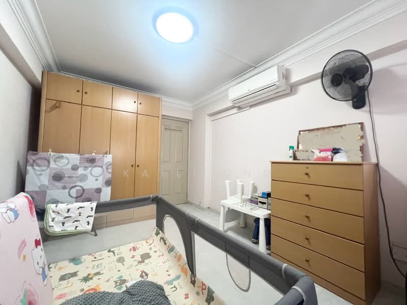 122 Simei Street 1 HDB Flat For Sale at S$ 780,000 | PropertyGuru Singapore - Bedroom