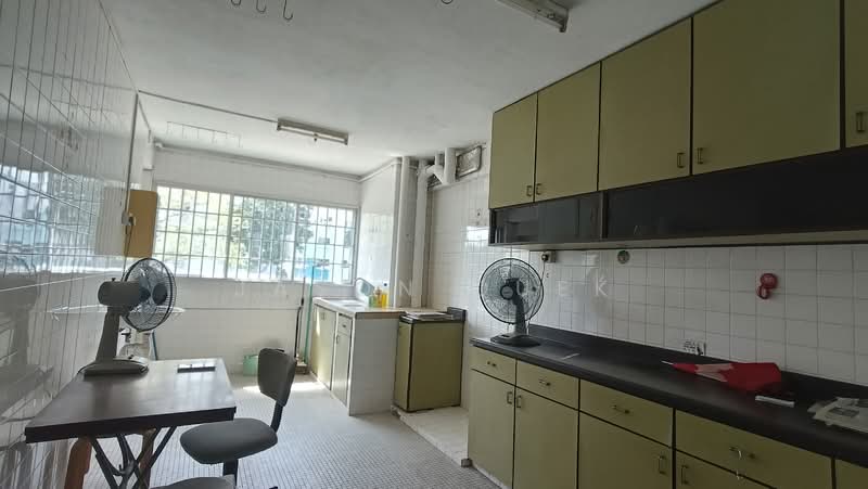 321 Hougang Avenue 5 HDB Flat For Sale at S$ 435,000 | PropertyGuru Singapore - Kitchen