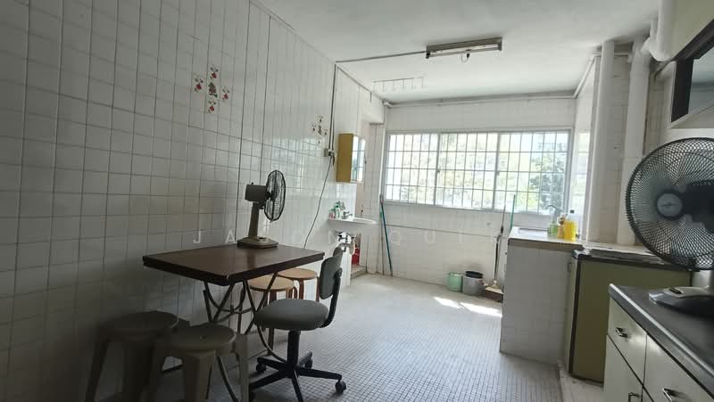 321 Hougang Avenue 5 HDB Flat For Sale at S$ 435,000 | PropertyGuru Singapore - Kitchen