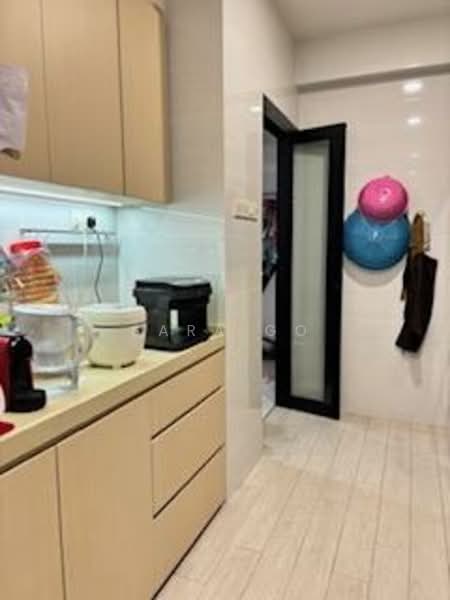 Castle Green Condominium For Sale at S$ 1,650,000 | PropertyGuru Singapore - Kitchen