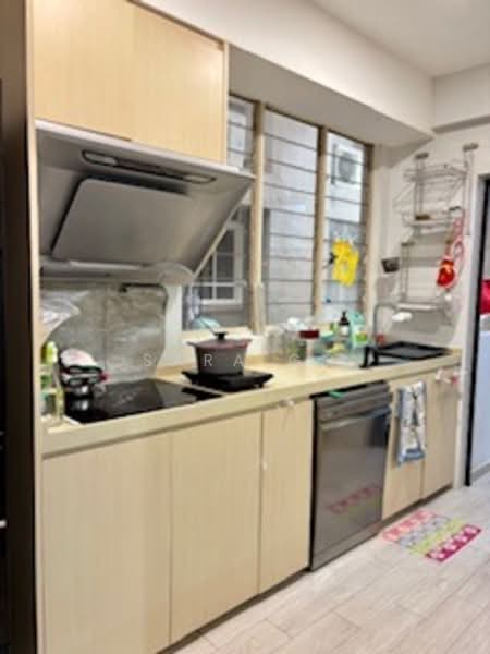 Castle Green Condominium For Sale at S$ 1,650,000 | PropertyGuru Singapore - Kitchen
