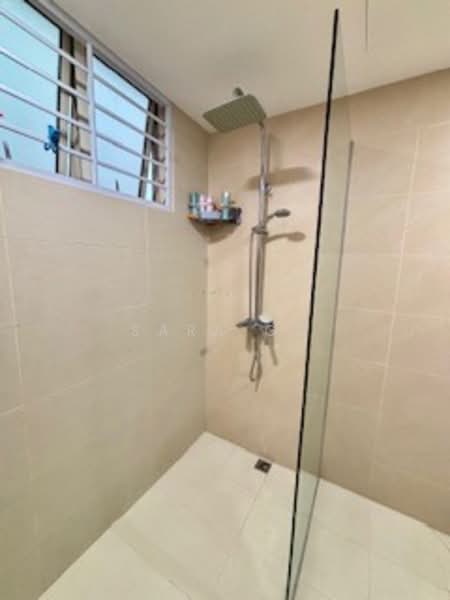 Castle Green Condominium For Sale at S$ 1,650,000 | PropertyGuru Singapore - Bathroom