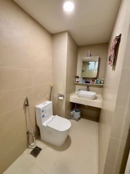 Castle Green Condominium For Sale at S$ 1,650,000 | PropertyGuru Singapore - Bathroom