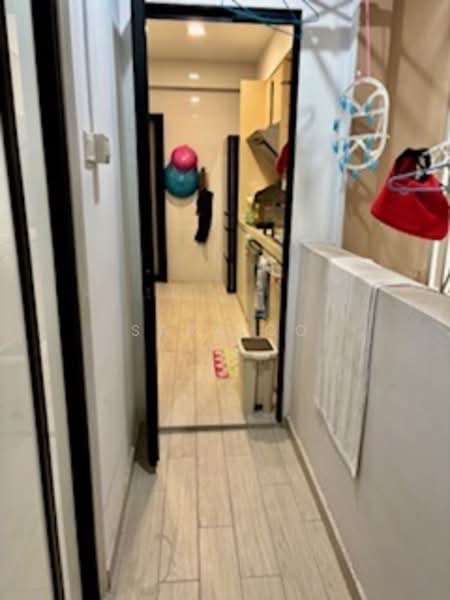 Castle Green Condominium For Sale at S$ 1,650,000 | PropertyGuru Singapore - Kitchen