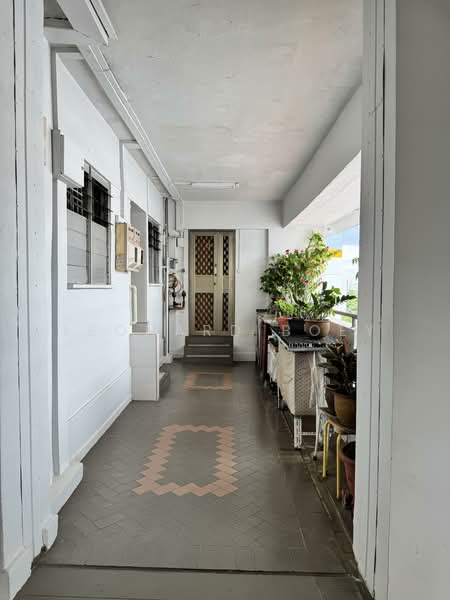 313 Ang Mo Kio Avenue 3, 313 Ang Mo Kio Avenue 3, 2 Bedrooms, 786 sqft, HDB Flat For Sale, by Leonard Boey, 500074353 - Corridor - PropertyGuru.com.sg