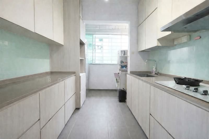 815A Choa Chu Kang Avenue 7 HDB Flat For Sale at S$ 650,000 | PropertyGuru Singapore - Kitchen