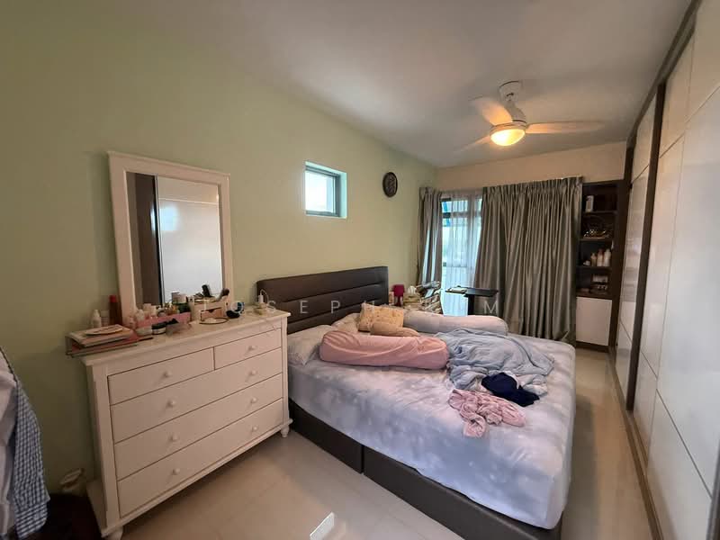 461 Choa Chu Kang Avenue 4 HDB Flat For Sale at S$ 620,000 | PropertyGuru Singapore - Master Bedroom