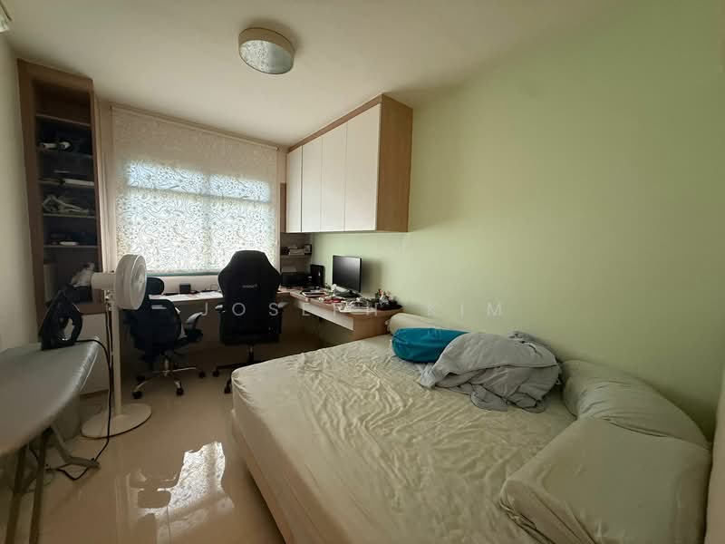 461 Choa Chu Kang Avenue 4 HDB Flat For Sale at S$ 620,000 | PropertyGuru Singapore - Common Bedroom