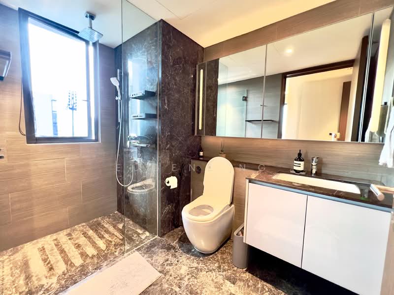 Parc Esta Condominium For Sale at S$ 2,750,000 | PropertyGuru Singapore - Bathroom