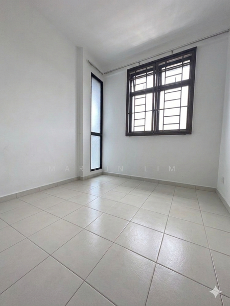 5 Marine Terrace HDB Flat For Sale at S$ 495,000 | PropertyGuru Singapore - Urility room