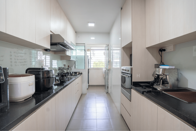 669A Edgefield Plains HDB Flat For Sale at S$ 800,000 | PropertyGuru Singapore - Kitchen