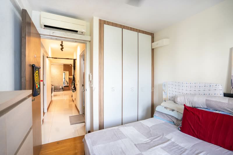 669A Edgefield Plains HDB Flat For Sale at S$ 800,000 | PropertyGuru Singapore - Bedroom