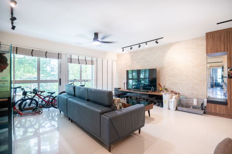669A Edgefield Plains HDB Flat For Sale at S$ 800,000 | PropertyGuru Singapore - Living Room