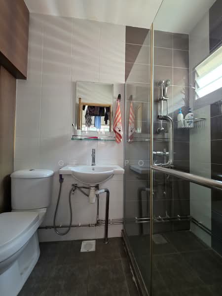 642 Bedok Reservoir Road HDB Flat For Sale at S$ 1,120,000 | PropertyGuru Singapore - Bathroom
