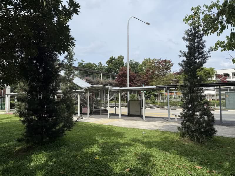 304 Jurong East Street 32 HDB Flat For Sale at S$ 590,000 | PropertyGuru Singapore - Exterior