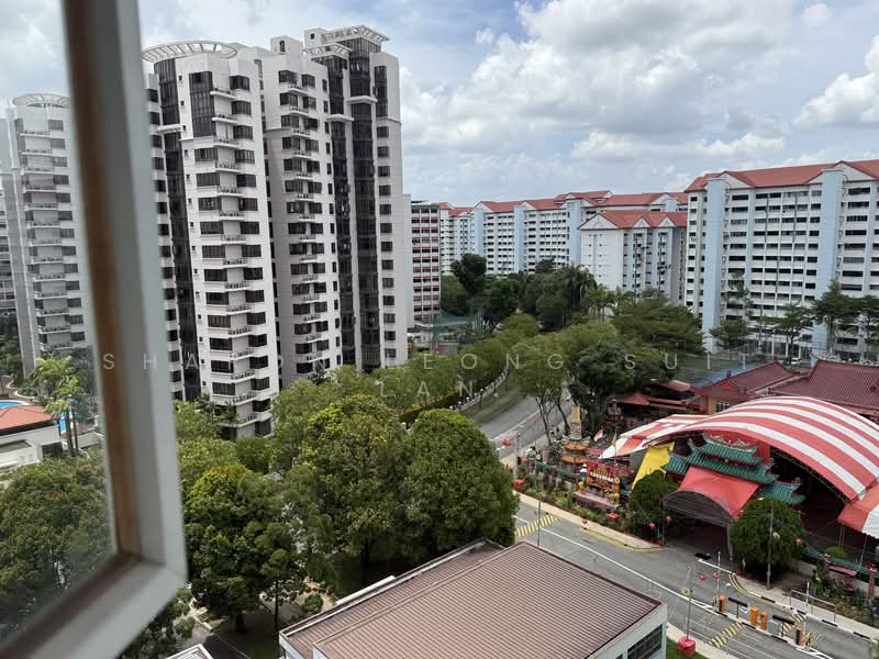 304 Jurong East Street 32 HDB Flat For Sale at S$ 590,000 | PropertyGuru Singapore - Exterior