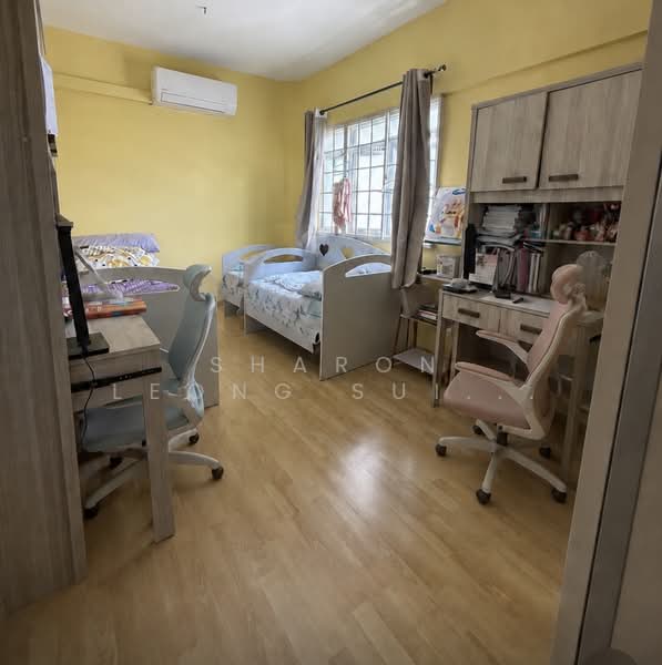 304 Jurong East Street 32, 304 Jurong East Street 32, 3 Bedrooms, 1,012 sqft, HDB Flat For Sale, by Sharon Leong Suit LAN, 500074444 - Bedroom - PropertyGuru.com.sg