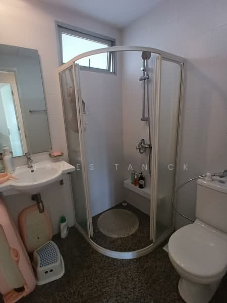 Kerrisdale Condominium For Sale at S$ 2,100,000 | PropertyGuru Singapore - Bathroom 2