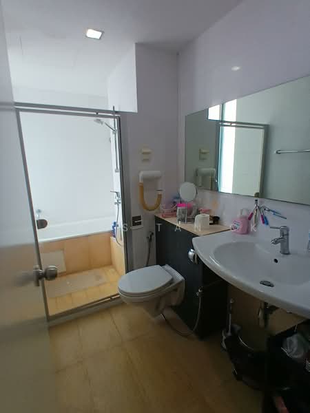 Kerrisdale Condominium For Sale at S$ 2,100,000 | PropertyGuru Singapore - Bathroom 1