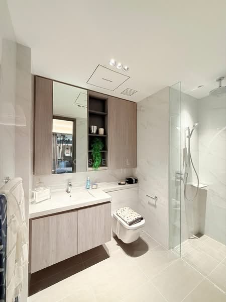 The LakeGarden Residences Condominium For Sale at S$ 1,520,000 | PropertyGuru Singapore - Bathroom