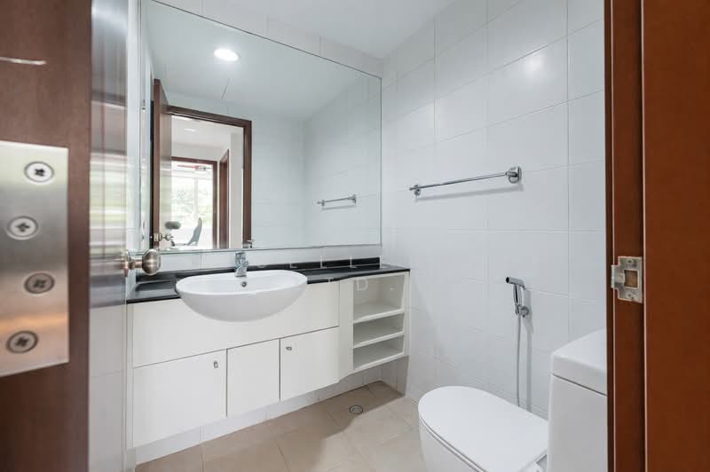 Rio Vista Condominium For Sale at S$ 1,320,000 | PropertyGuru Singapore - Bathroom