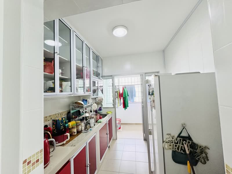 590B Montreal Link HDB Flat For Sale at S$ 648,000 | PropertyGuru Singapore - Kitchen