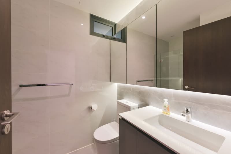 The Brownstone Executive Condominium For Sale at S$ 1,600,000 | PropertyGuru Singapore - Bathroom