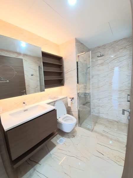 Queens Peak, 1 Dundee Road, 2 Bedrooms, 775 sqft, Condominium For Rent, by Jeremy Li, 500074533 - Bathroom - PropertyGuru.com.sg