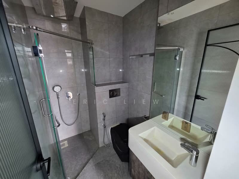 The Aston Condominium For Sale at S$ 1,250,000 | PropertyGuru Singapore - Bathroom