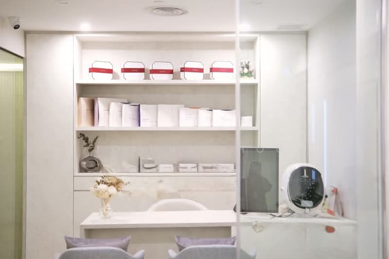Fitted Beauty Salon, Wellness, Physio and Other Retails at Orchard, , 1,453 sqft, Other Retail For Rent, by Joanna Zhou, 500074543 - CommercialGuru.com.sg