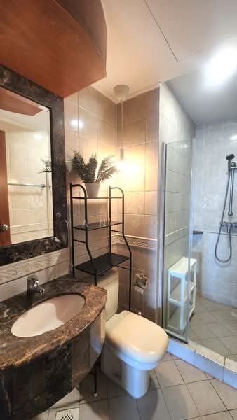 Signature Park, 46 Toh Tuck Road, 2 Bedrooms, 1,055 sqft, Condominium For Rent, by Iyan Goh, 500074554 - Bathroom - PropertyGuru.com.sg