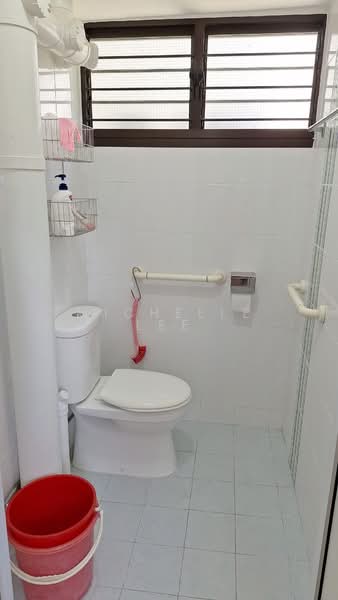 576 Ang Mo Kio Avenue 10, 576 Ang Mo Kio Avenue 10, Room Rental, 180 sqft, HDB Flat For Rent, by Michelle Lee, 500074561 - Bathroom - PropertyGuru.com.sg