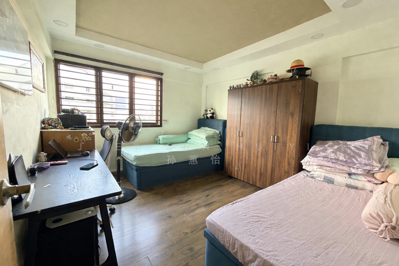534 Jurong West Street 52, 534 Jurong West Street 52, 2 Bedrooms, 872 sqft, HDB Flat For Sale, by Joey Sun Huiyi 孙蕙怡, 500074569 - Spacious Common Bedroom - PropertyGuru.com.sg