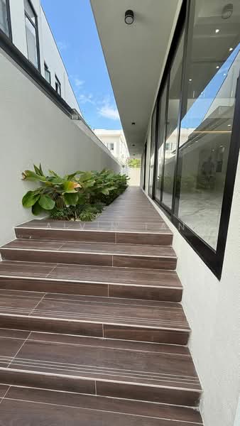 BEDOK TERRACE Corner Terrace For Sale at S$ 7,200,000 | PropertyGuru Singapore - Exterior