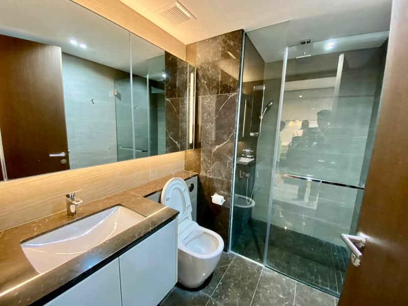 Parc Esta Condominium For Sale at S$ 968,000 | PropertyGuru Singapore - Bathroom