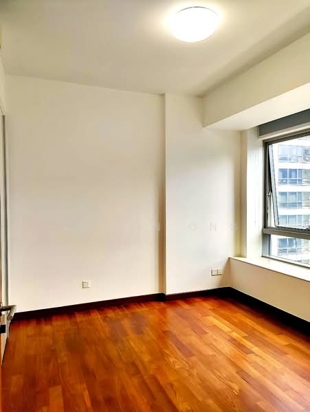 The Sail @ Marina Bay Condominium For Sale at S$ 1,950,000 | PropertyGuru Singapore - Master Bedroom 