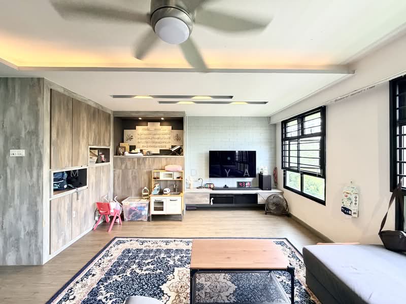 606B Tampines Street 61 HDB Flat For Sale at S$ 900,000 | PropertyGuru Singapore - Living Room