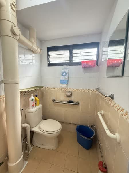 22 Marsiling Drive HDB Flat For Sale at S$ 408,000 | PropertyGuru Singapore - Bathroom