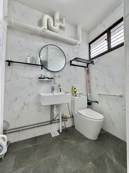 734 Jurong West Street 73 HDB Flat For Sale at S$ 630,000 | PropertyGuru Singapore - Bathroom