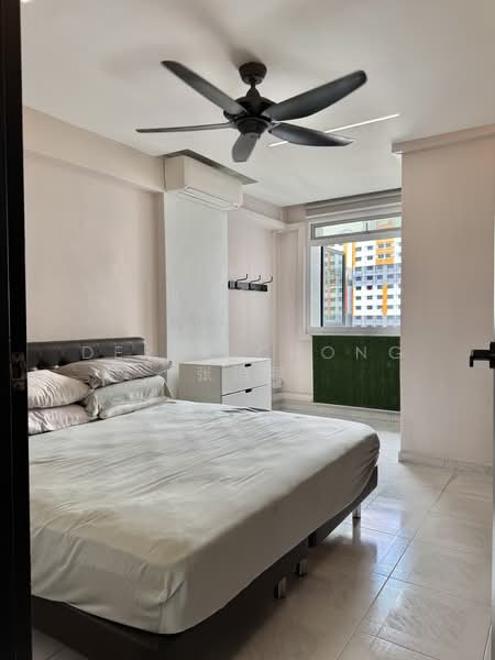 734 Jurong West Street 73 HDB Flat For Sale at S$ 630,000 | PropertyGuru Singapore - Bedroom