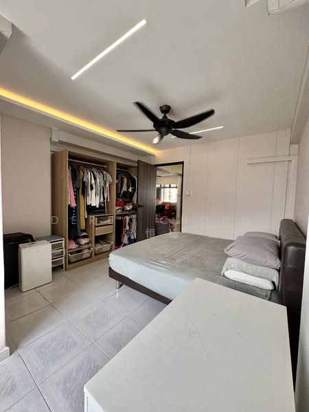 734 Jurong West Street 73 HDB Flat For Sale at S$ 630,000 | PropertyGuru Singapore - Bedroom