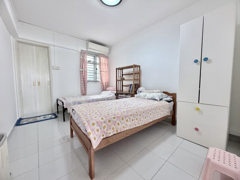 646 Ang Mo Kio Avenue 6 HDB Flat For Sale at S$ 510,000 | PropertyGuru Singapore - Bedroom