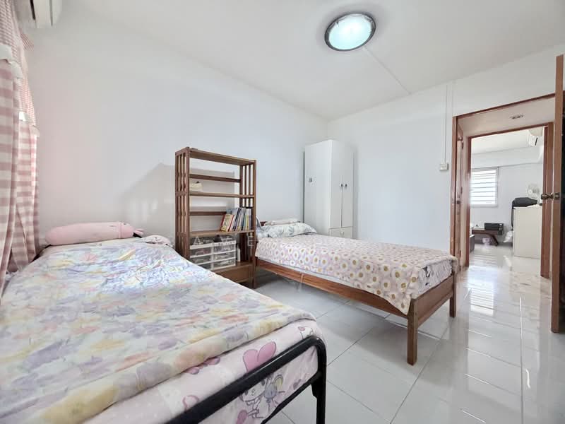 646 Ang Mo Kio Avenue 6 HDB Flat For Sale at S$ 510,000 | PropertyGuru Singapore - Bedroom